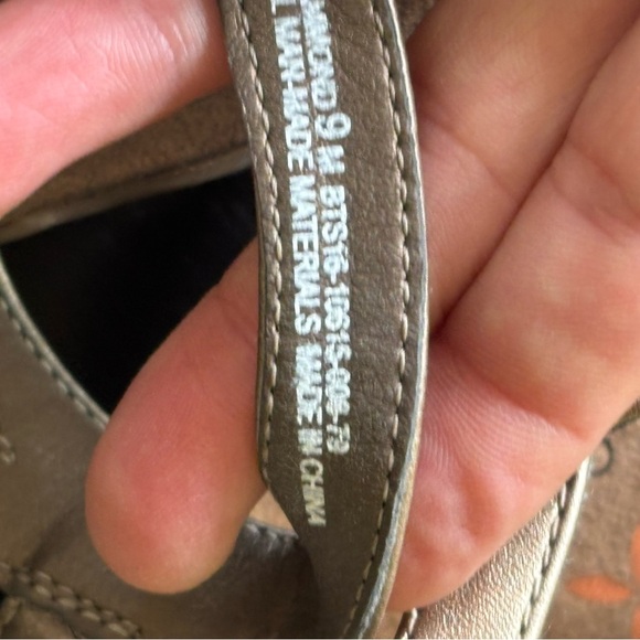 Baretraps 9 memory foam Hammond Bronze Strappy Floral low wedge heel Sandals - Picture 5 of 11